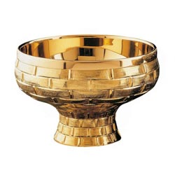 Copn-patena en latn dorado con textura de c...