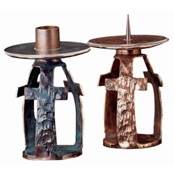 Candelero en bronce con cruz calada de Artesa...
