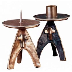 Candelero en bronce de tres patas de Artesan...