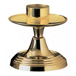 Candelero en metal pulido con base escalonada...