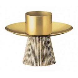 Candelero moderno en metal con textura vertic...
