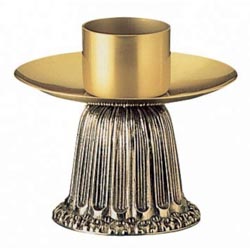 Candelero con base estriada y decoracin flor...
