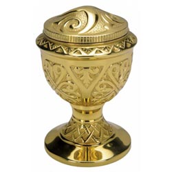 Crismera en latn dorado con decoracin ornam...