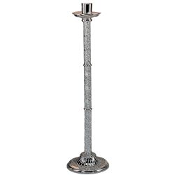 Candelero de pie plateresco en metal plateado...