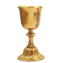 Cliz en metal dorado con base decorada en ho...
