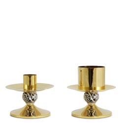 Candelero bajo en latn dorado con nudo de cr...