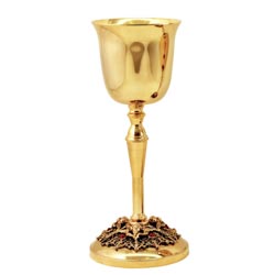 Cliz dorado con base ornamentada y detalles ...