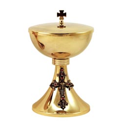 Copn en latn dorado con cruz ornamentada y ...