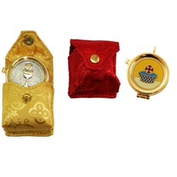 Estuche en raso rojo con placa esmaltada