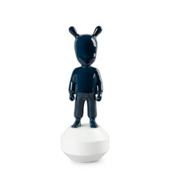 The dark blue guest-little