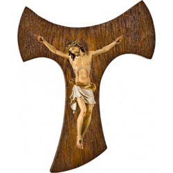 Cristo pisa en cruz de tau en talla de madera...