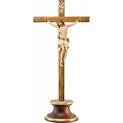 Cristo pisa en pedestal en talla de madera de...