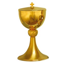 Copn en metal dorado con nudo decorado y bas...